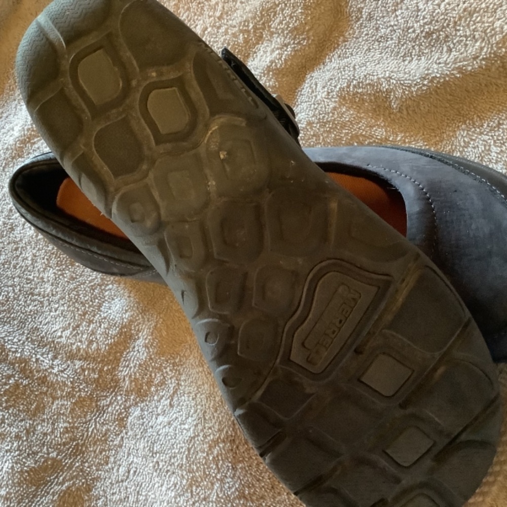 Merrell walking shoe - Picture 2 of 4